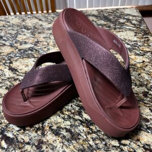 Crocs Getaway Chunky Glitter Platform Flip Flops size 8W